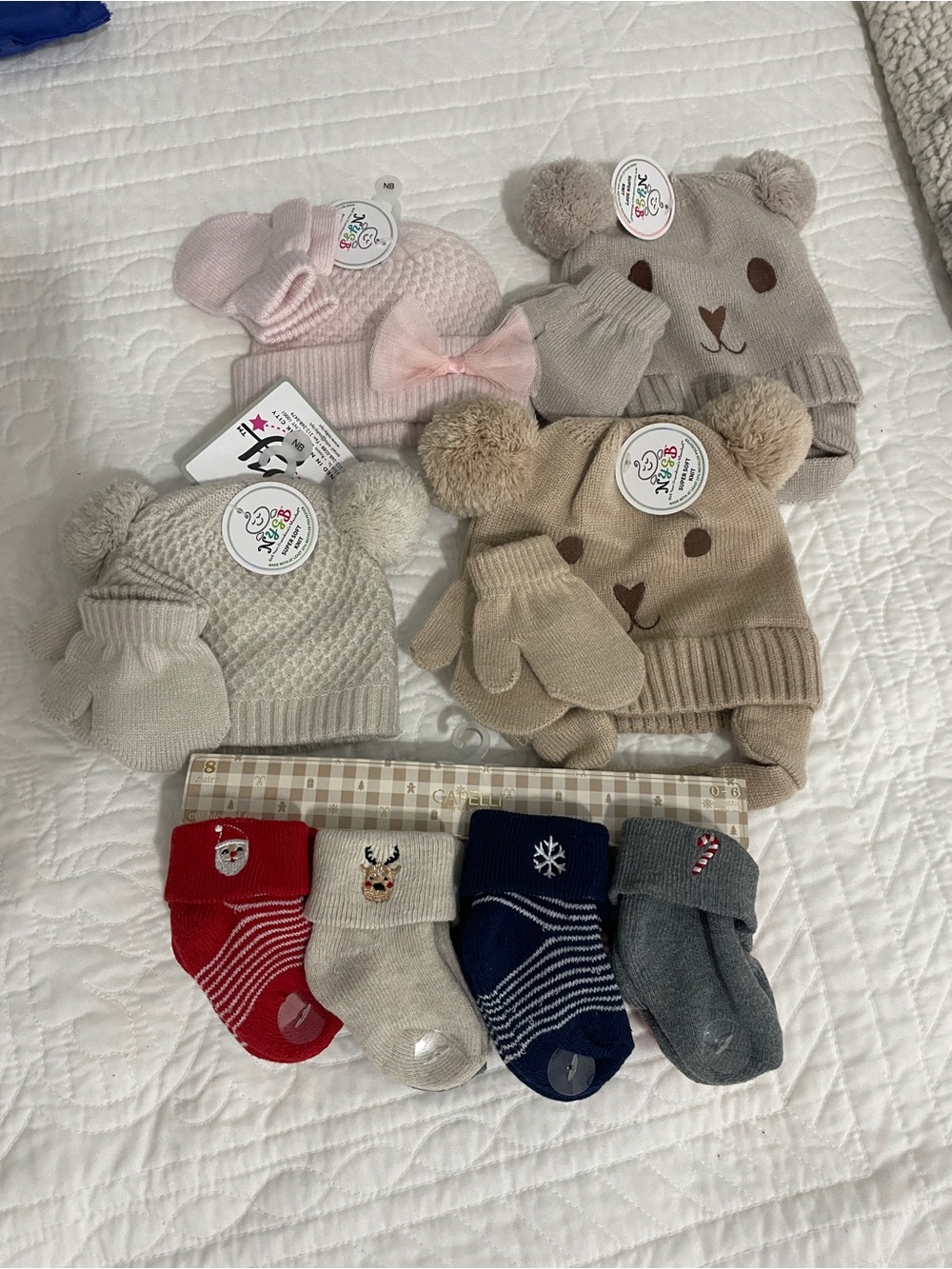 NWT Newborn Bundle 4 Knit Beanie & Mitten Sets + 4-pack Christmas Socks
